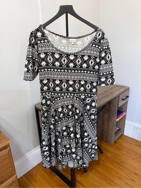 👗 LuLaRoe "Nicole" Geometric Aztec Print Dress